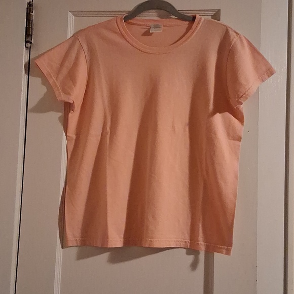 Gildan Tops - Gildan M Peach Orange Tshirt